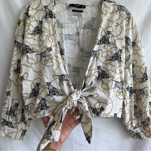 YFL Reserved tiger all over print cropped, ties front wrap style top, size US S - Picture 5 of 7